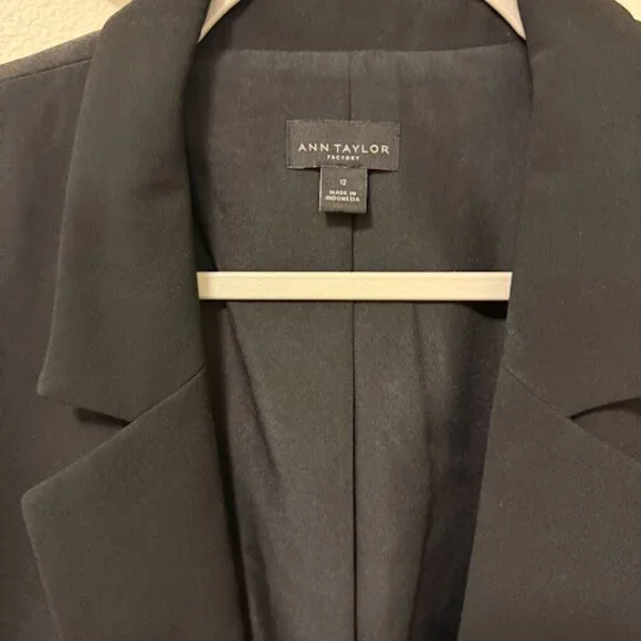 Ann Taylor Black Open-Front Blazer – Size 12 - Picture 2 of 3